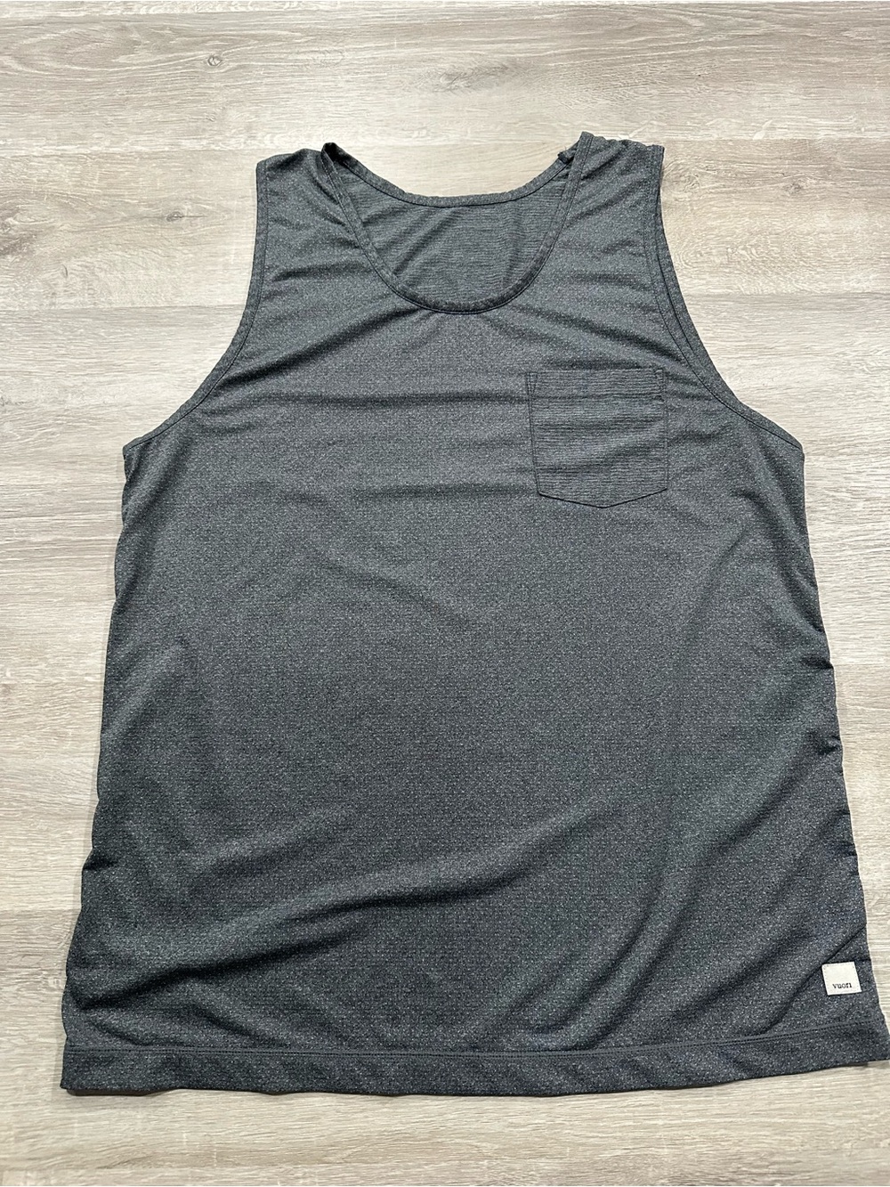 N119 Vuori Tank Top Mens M Medium Gray Performance Shirt Gym Sleeveless